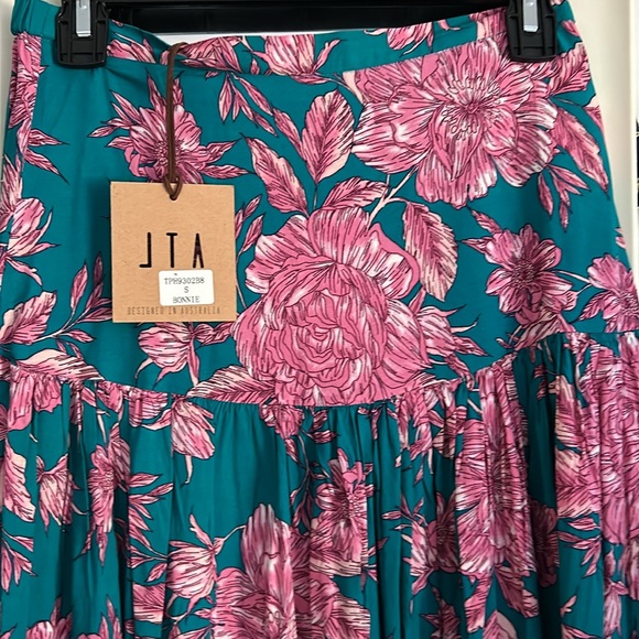 Anthropologie Able the Label elastic waist skirt in the most beautiful colors. S - Picture 5 of 7